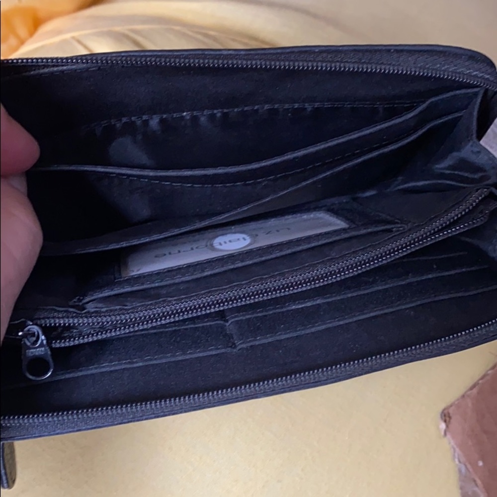 🛑LAST CHANCE🛑LIZ CLAIBORNE Leather Wallet - Picture 6 of 12